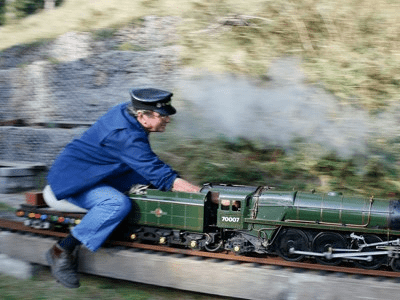 Caiff Rheilffordd Fechan